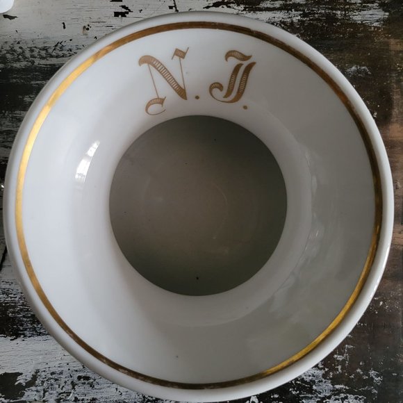 Antique White and Gold Porcelain Spittoon Monogrammed "N.J.", Antique Tobacciana - Picture 3 of 8